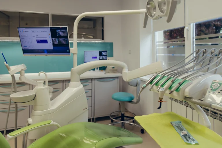 Clinica Dr. Jakab Botosani - sala operatii dentare 1